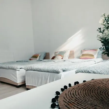 Хостел Tanie Spanie Przy Malcie - Zameldowanie Bezobslugowe - *